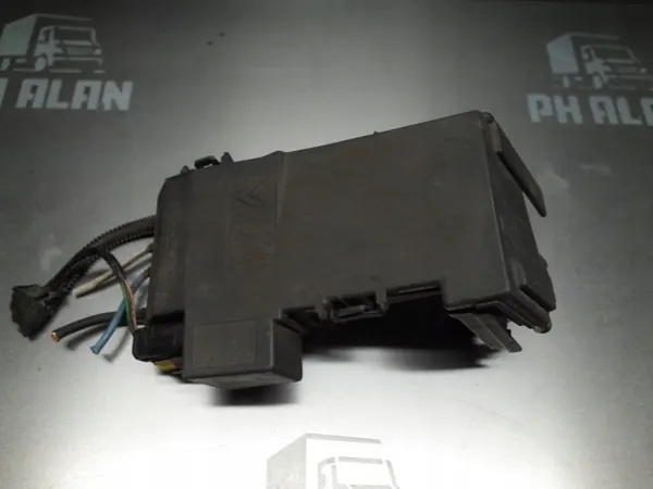 Module Tension Batterie Peugeot 5008 1.6D OEM 9666527580 image 2