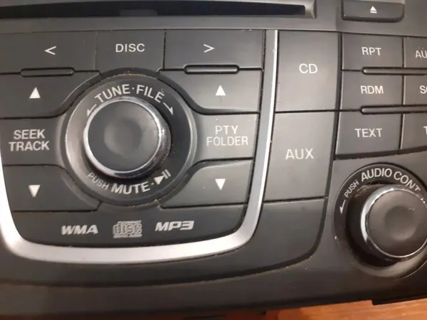 Changer CD Mazda 5 OEM 10896 - État utilisé image 3