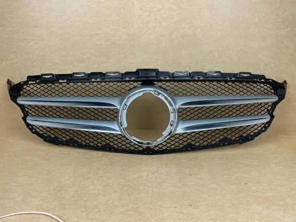 Mercedes C W205 Frontstoßstangengrill OEM A2058801704 image 2