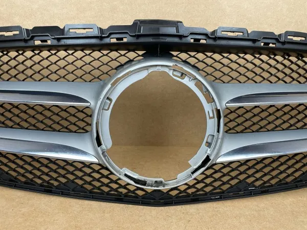 Mercedes C W205 Frontstoßstangengrill OEM A2058801704 image 3