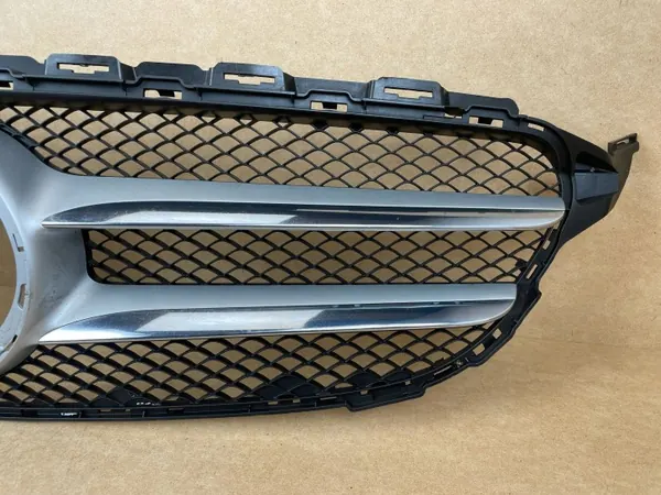 Mercedes C W205 Frontstoßstangengrill OEM A2058801704 image 4
