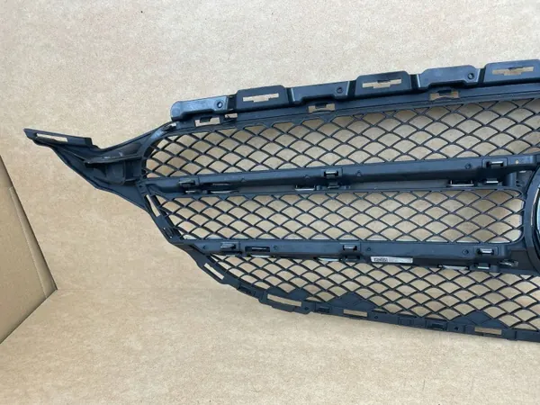 Mercedes C W205 Frontstoßstangengrill OEM A2058801704 image 5