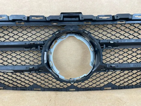 Mercedes C W205 Frontstoßstangengrill OEM A2058801704 image 6