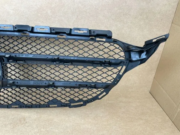 Mercedes C W205 Frontstoßstangengrill OEM A2058801704 image 7