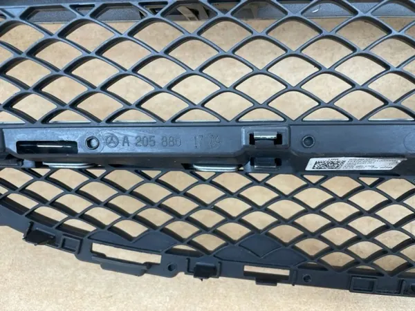 Mercedes C W205 Frontstoßstangengrill OEM A2058801704 image 8
