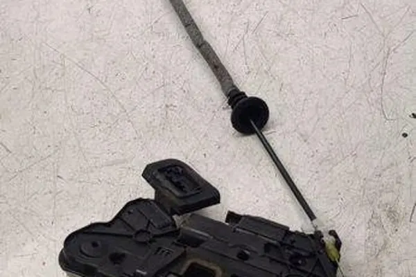 Vänster framdörrslås VW POLO 2011 image 3