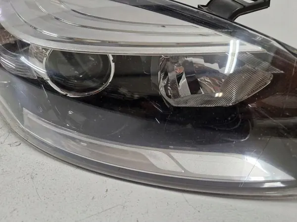 Oikea Ajovalo Renault Megane III Lift 260106839R image 2