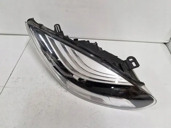 Oikea Ajovalo Renault Megane III Lift 260106839R image 4