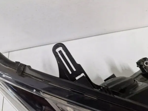 Oikea Ajovalo Renault Megane III Lift 260106839R image 5