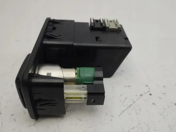 Allume-cigare avant Jeep Cherokee 2015 OEM 68146071AC image 3