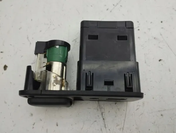 Allume-cigare avant Jeep Cherokee 2015 OEM 68146071AC image 6