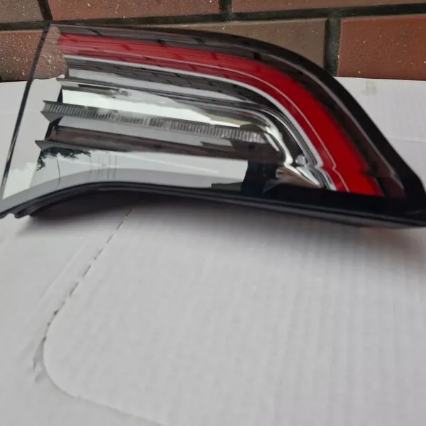 Tesla Model 3 Vänster Bak LED Lampa OEM 1502088-00-B image 4