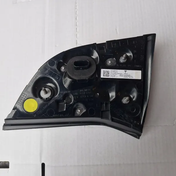 Tesla Model 3 Vänster Bak LED Lampa OEM 1502088-00-B image 8