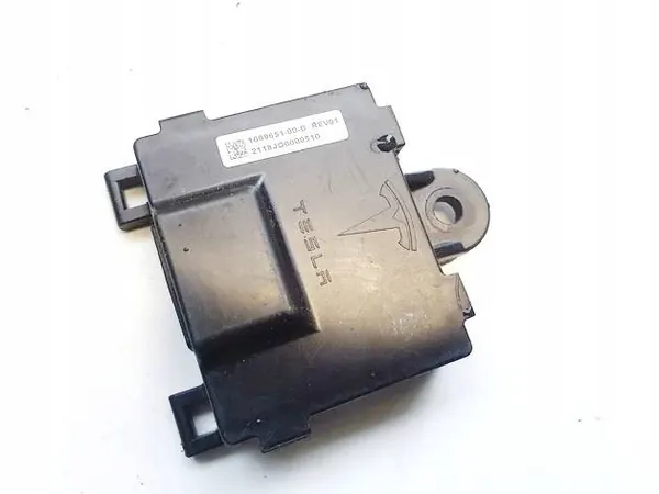 Module de contrôle de porte Tesla Model S OEM 106965100D image 2
