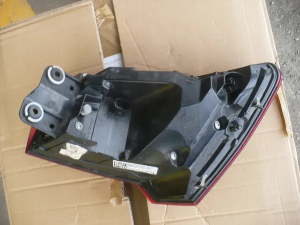 Luz trasera LED izquierda Audi A6 C8 4K5945091 image 2