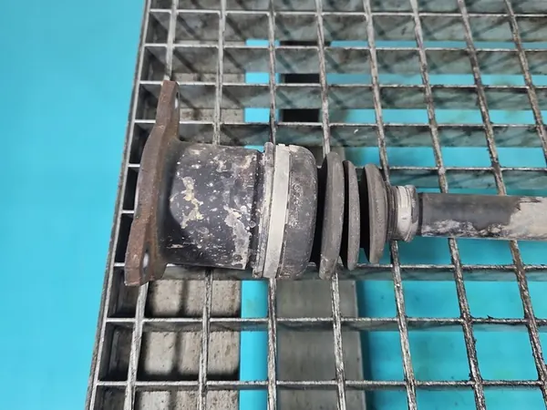 Höger bakaxel Fiat Sedici 1.9 JTD Manuell image 3