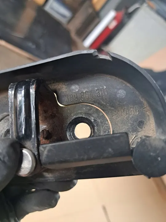 Fecho de Porta-Malas VW Passat B5 Kombi 3B9864301 image 2