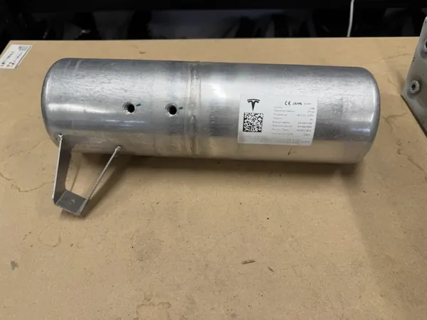 Tesla Model X Luftfederung Tank OEM 1620921-00-A image 2