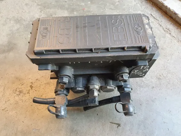 Soupape ABS OEM 0004297824 pour Actros MP4 image 3