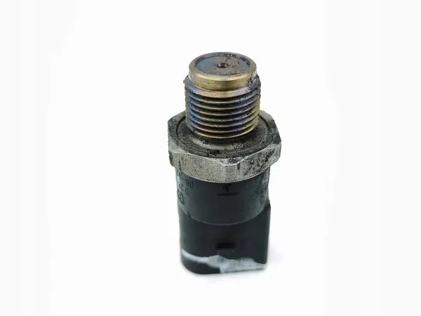 Sensor pressão combustível Mercedes-Benz A0041536728 image 6
