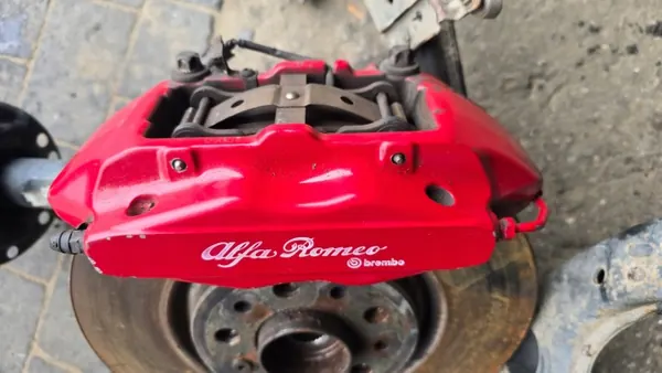 Étriers Brembo OEM Xxxxxxxx56344x pour Alfa Romeo Giulia image 4