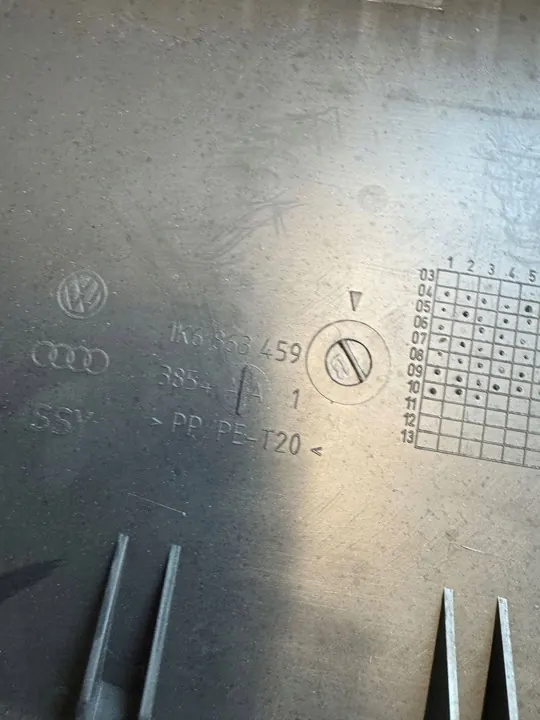 Volkswagen Golf VI 2009 Tampa do porta-malas image 5