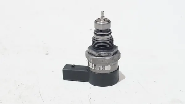 Brandstofrail Druksensor Audi Q7 4L 057130764H image 2