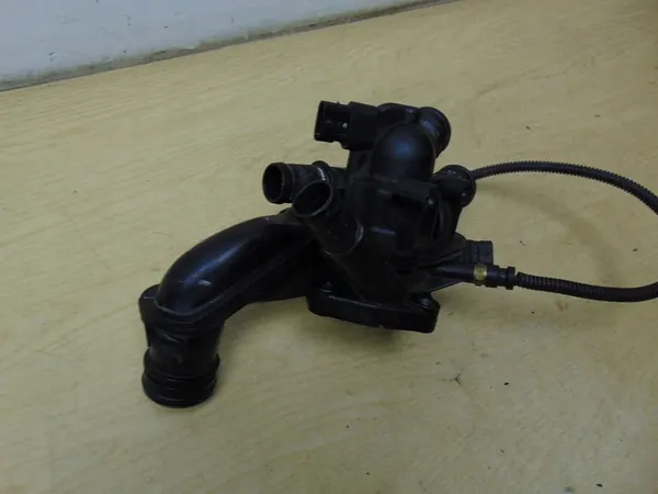 Thermostat Housing Peugeot Citroen V758887680-05 image 4