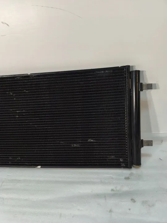Audi OE 8T0260401E AC Condensor - Gebruikt image 7