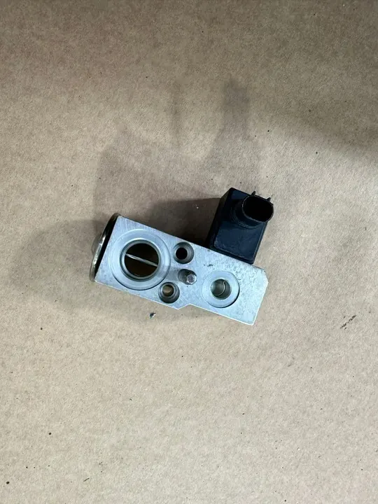 Ilmastoinnin laajennusventtiili Mercedes S-Class W222 L image 2