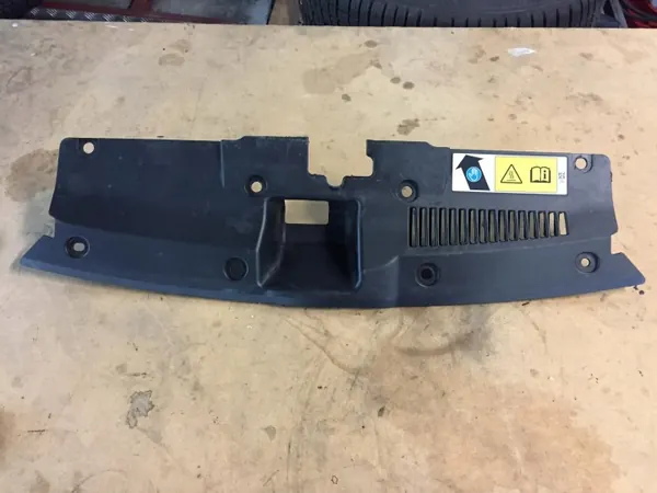 Honda OE Cubrecinturón delantero - Pieza OEM usada image 2