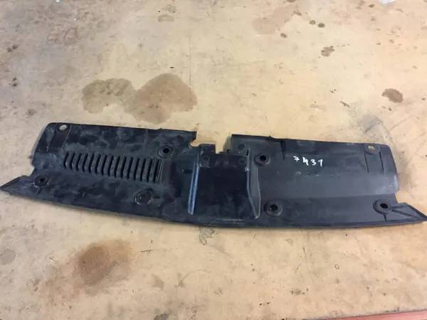 Honda OE Cubrecinturón delantero - Pieza OEM usada image 4