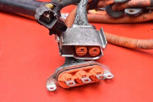 Cableado Motor Híbrido Lexus OEM 82817-48520 - Usado image 7