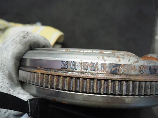 VW AUDI 2.0TDI Kaksimassavauhtipyörä DSG 03L105266B image 2