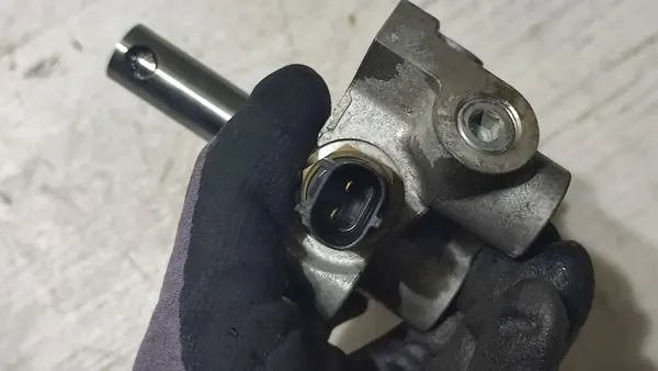 Toyota C-HR oliedruksensor OEM 9E061540 image 4