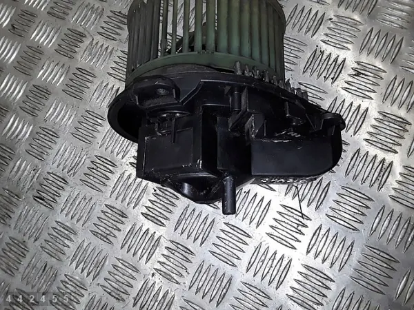 OEM 8EW009159271 Ventilador de Aquecimento - Usado image 4