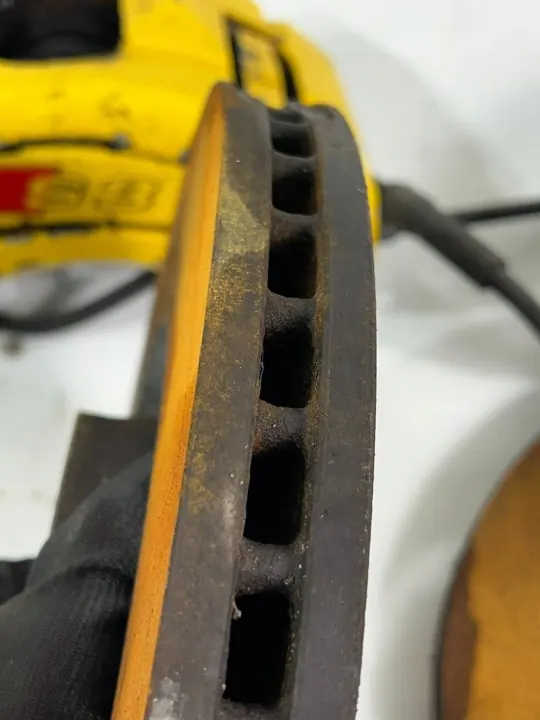 Bremsscheiben und -zangen Set YQP3128 vorne Audi A3 S3 image 3