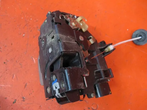 AUDI A4 B6 8E Vorderes Linkes Türschloss 9-Pin 4B1837015G image 3