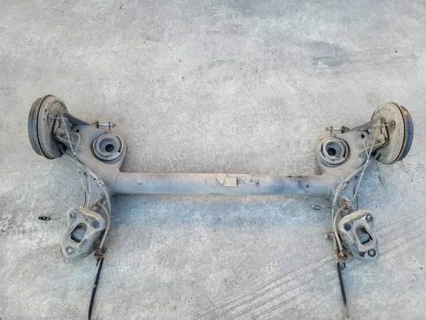 Viga suspensión trasera OEM PRKA114221657152 Opel Corsa E image 2