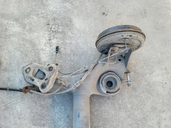 Viga suspensión trasera OEM PRKA114221657152 Opel Corsa E image 3