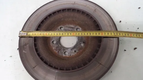 Gebrauchte Audi OE Hinterrad-Bremsscheibe OEM ARA119303 image 3