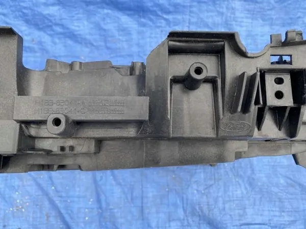 Ford Fiesta MK8 Framstolsbältesförstärkning OEM H1BB-8B041-A image 8
