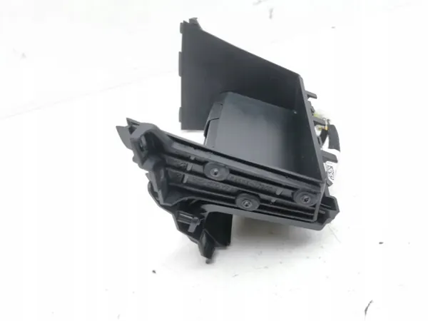 Kia Ceed 2019 USB-Anschluss OEM 84682J7920 image 6