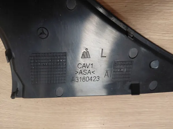 Mercedes C W206 vänster spegelfäste lock OE image 4