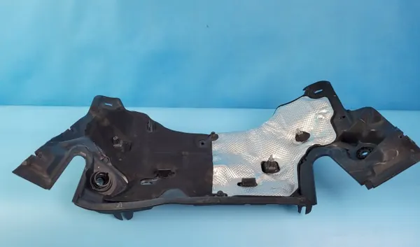 Mercedes W206 Väliseinäpeite OEM A2066203601 image 3