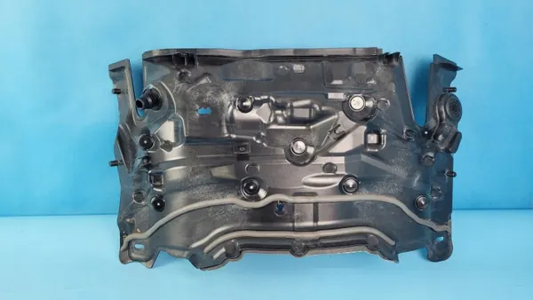 Mercedes W206 Väliseinäpeite OEM A2066203601 image 4