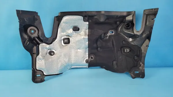 Mercedes W206 Väliseinäpeite OEM A2066203601 image 5