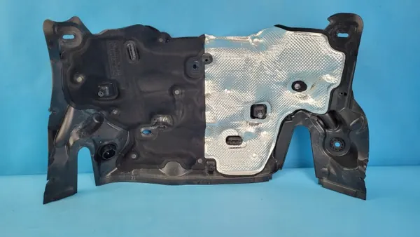 Mercedes W206 Väliseinäpeite OEM A2066203601 image 7