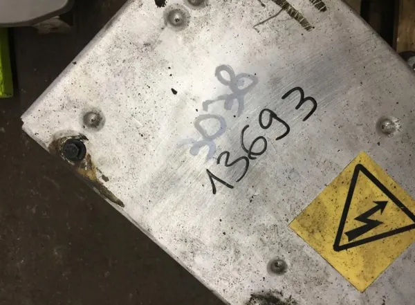 Volvo zekeringkast OEM 21631829 - Gebruikte staat image 2