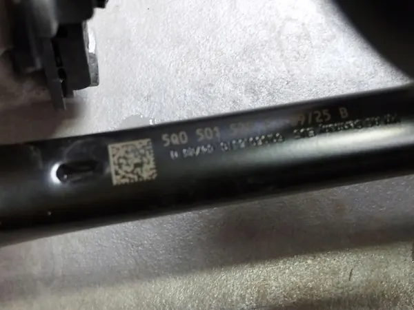 OEM 5Q0505235M Taka-akselin jousitusvarsi image 10